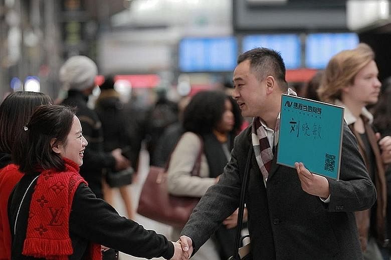 China's booming tourism industry is driving rampant demand for professional tour guides around the world. More Chinese tourists are heading to Europe, and more are preferring to travel independently instead of holidaying as part of a group tour.
