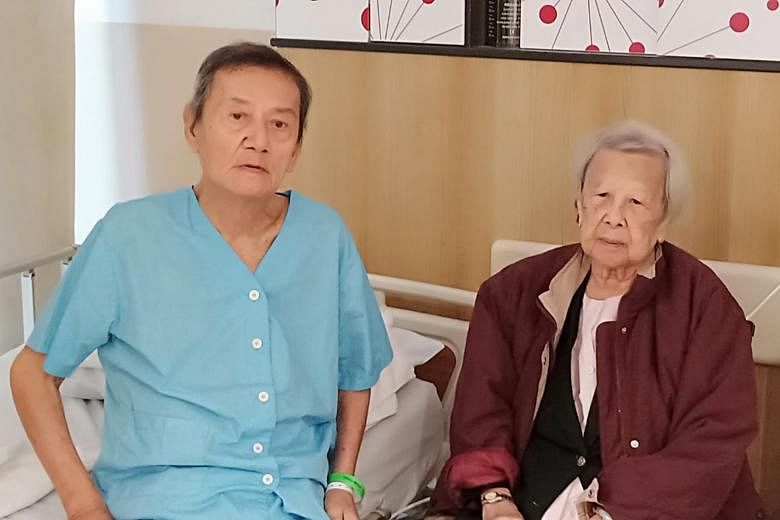 Above: Mr Phua Gee Moh and his wife, Madam Han Fong Tin, when they were younger. Below: Assisi Hospice converted a double room for the loving couple so that Mr Phua, 93, who had leukaemia, could continue to care for Madam Han, 92, who has dementia. M