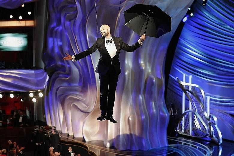 Keegan-Michael Key "floated" in with an umbrella to introduce Bette Midler performing a song from Mary Poppins Returns.