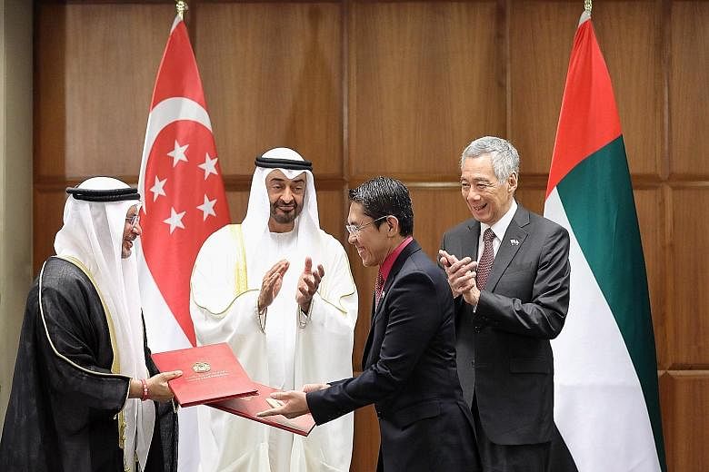 Prime Minister Lee Hsien Loong and the Crown Prince of Abu Dhabi, Sheikh Mohamed bin Zayed Al Nahyan, witnessing the exchange of documents for the Joint Declaration on a Singapore-United Arab Emirates Comprehensive Partnership between Senior Minister