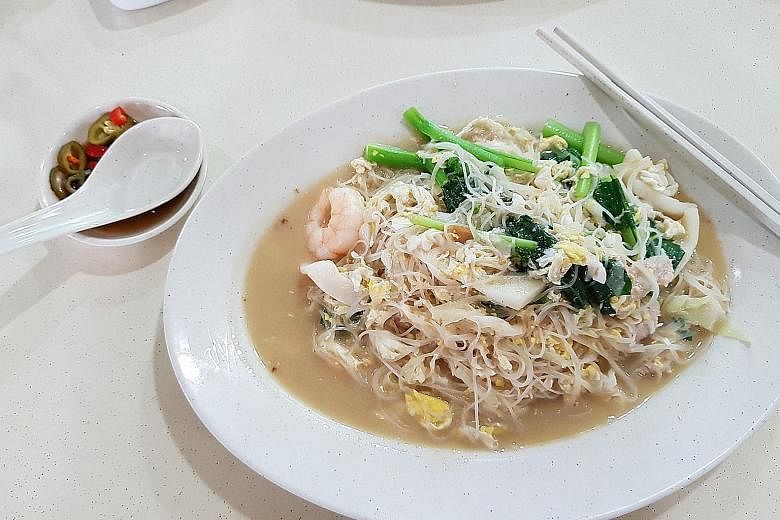 The white beehoon came with a nice variety of ingredients.
