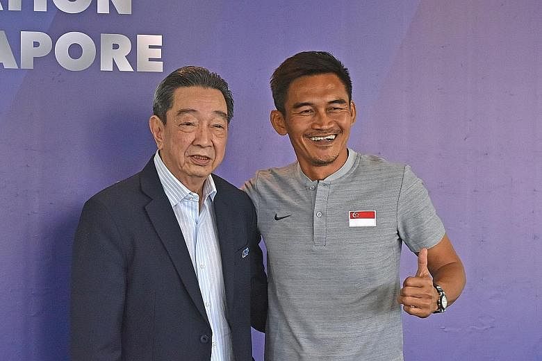 Teo Hock Seng, the FAS vice-president, posing with former captain Nazri Nasir, who will lead the Lions at the AirMarine Cup in Kuala Lumpur on March 20 and 23.