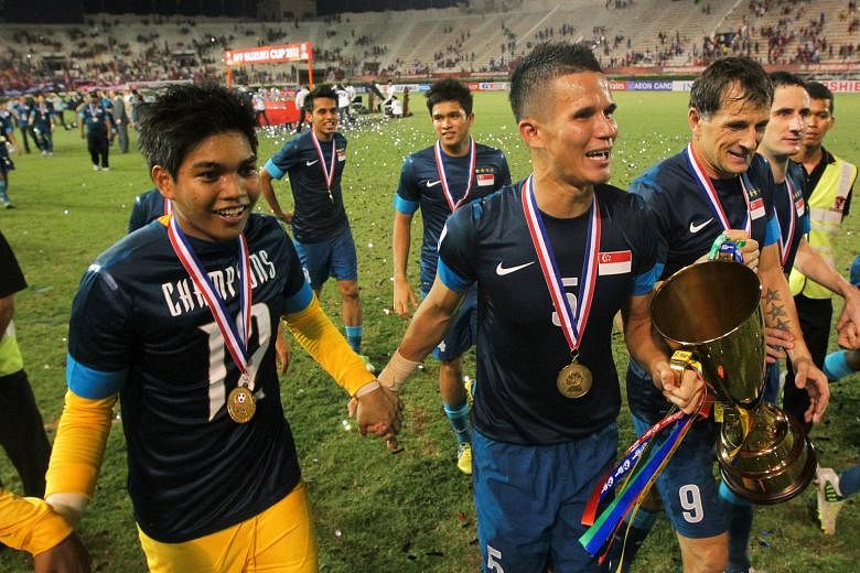 Baihakki Khaizan (centre) with (from left) Izwan Mahbud, Aleksandar Duric, Daniel Bennett and other players taking the lap of honour after beating Thailand 3-2 on aggregate in the final to win the 2012 Suzuki Cup. It was the fourth Asean Football Fed