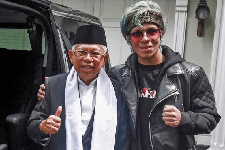 Dr Ma'ruf with Muhammad Attamimi "Atta" Halilintar, the first YouTuber in South-east Asia with over 10 million subscribers. The photo of them standing shoulder to shoulder shows a commonality or connection between Dr Ma'ruf and millennial voters like