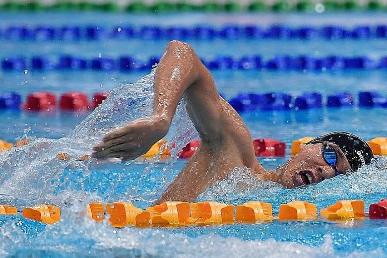 Glen Lim swimming in the 800m freestyle at the OCBC Aquatic Centre. He set the national record of 8min 10.33sec.