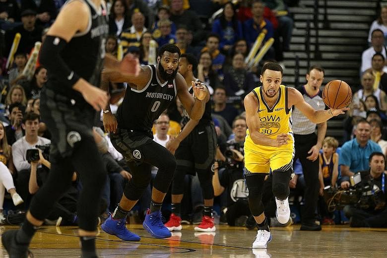 Golden State guard Stephen Curry, refreshed after resting on Saturday, was the game's top scorer as his team beat Detroit 121-114 at home.