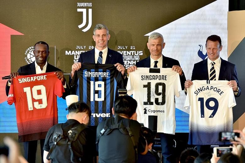 Dwight Yorke (representing Manchester United), Francesco Toldo (Inter Milan), Fabrizio Ravanelli (Juventus) and Teddy Sheringham (Tottenham) at the announcement of the clubs' participation in this year's ICC.
