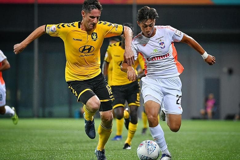 Tampines Rovers' Daniel Bennett defends against Albirex Niigata's Singaporean player Daniel Martens in the Singapore Premier League match at Our Tampines Hub yesterday.