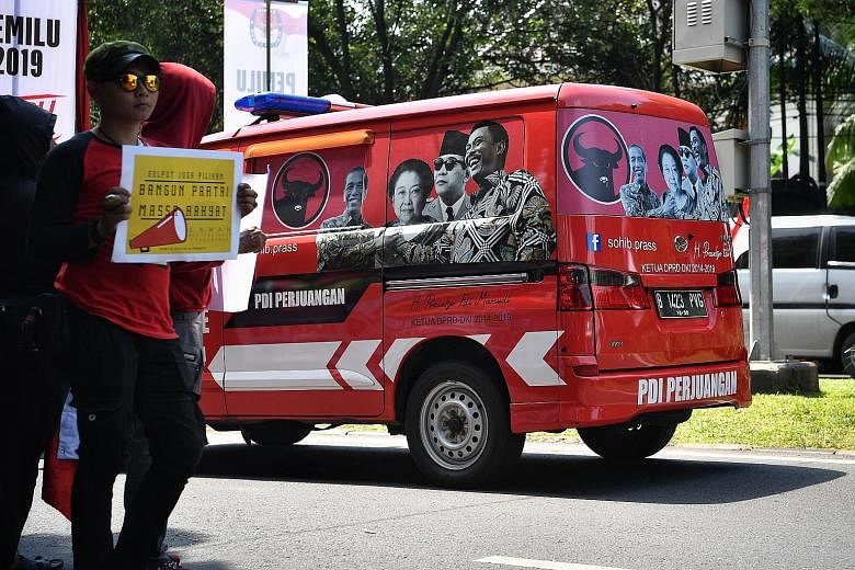 Presidential candidate Prabowo Subianto at a rally in Padang, West Sumatra, yesterday. The latest Roy Morgan results show that President Joko Widodo is still on course for an election victory, but also confirms a survey by Kompas newspaper that showe