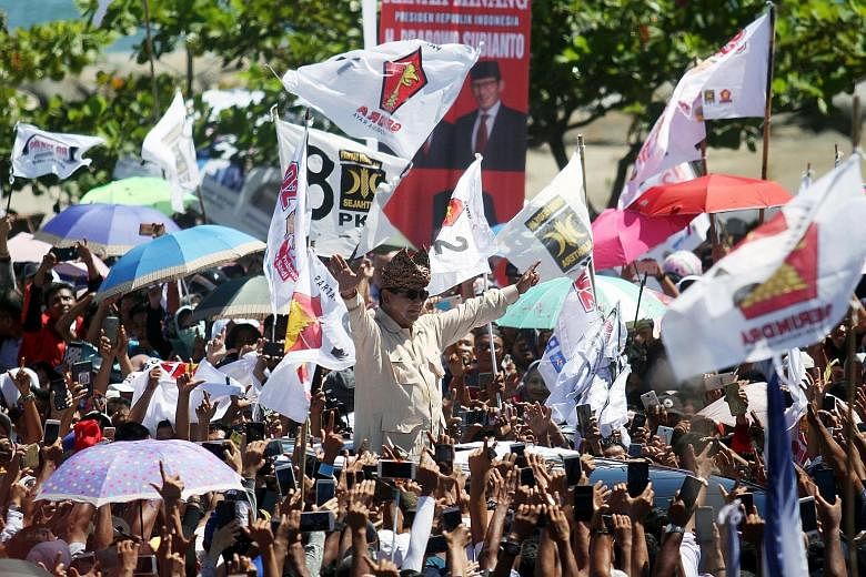 Presidential candidate Prabowo Subianto at a rally in Padang, West Sumatra, yesterday. The latest Roy Morgan results show that President Joko Widodo is still on course for an election victory, but also confirms a survey by Kompas newspaper that showe