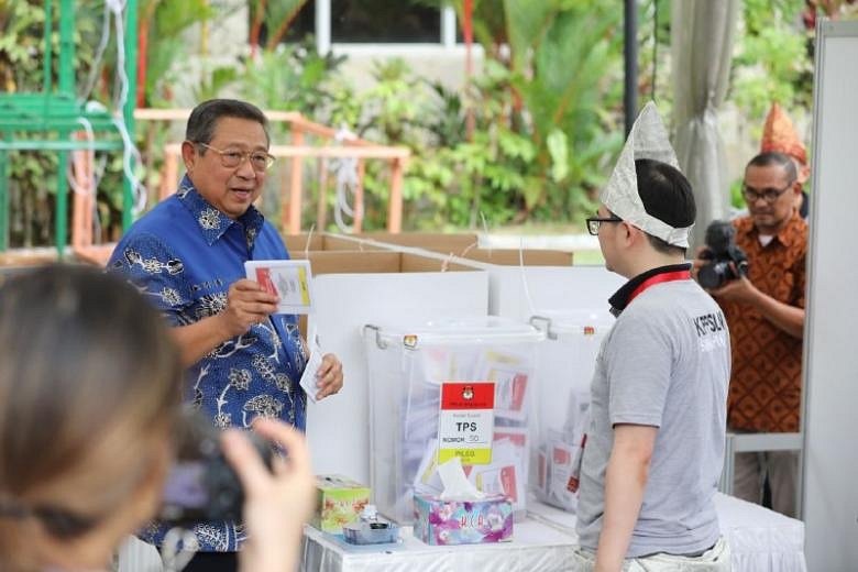 Long Queues As Indonesians In Singapore Cast Early Ballots At Embassy ...