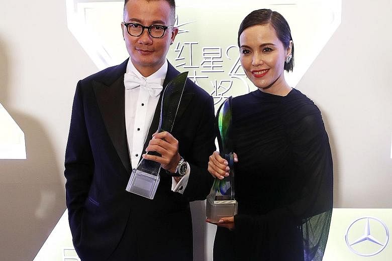 Siblings Kenny (centre) and Jefferson Pang, brothers of the late Aloysius Pang, at the awards. A video was played in tribute to the late actor. Chen Hanwei and Zoe Tay, winners of the Best Actor and Best Actress awards. They played a married couple i
