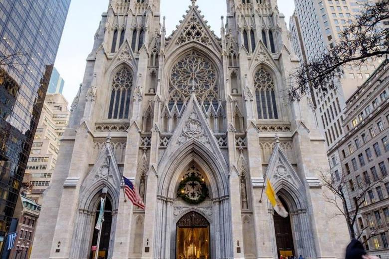 Man Caught Walking Into New York s St Patrick s Cathedral With Gas Cans 