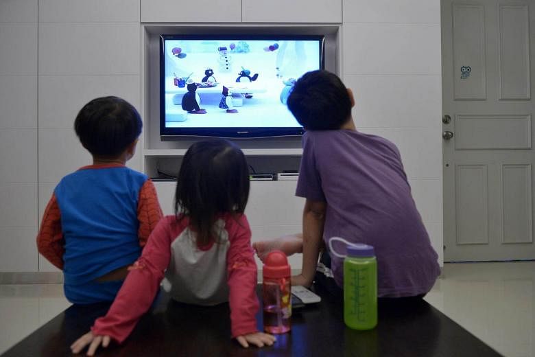 WHO recommends 1-hour maximum screen time per day for under-5s, no electronic screens for infants under 1