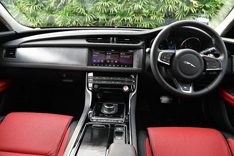The Jaguar XF 2.0 R-Sport has superb body control, a damping quality that is the right balance of yield and stiffness as well as a tolerable level of pitching and yawing.