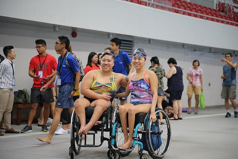  Theresa Goh (left) and Yip Pin Xiu (right) pose after swimming in the mixed 4x50m free relay event. They won the event, along with Toh and Eugene Png. 