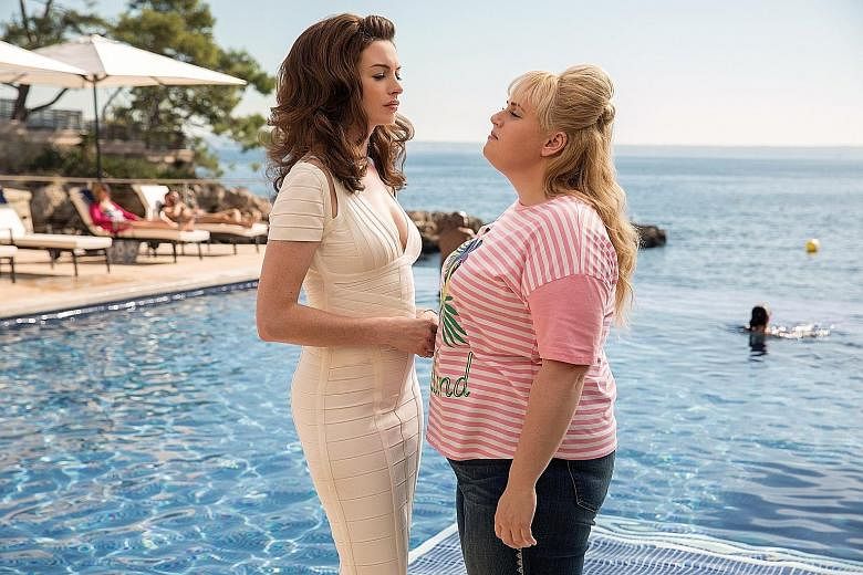 Anne Hathaway (far left) and Rebel Wilson (left) play con artists in The Hustle.