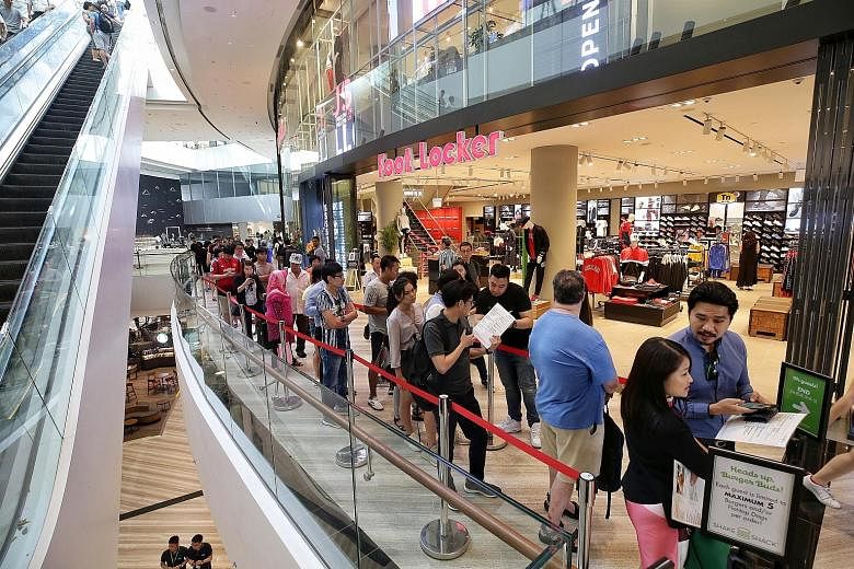 The start of a snaking queue for American fast-food chain Shake Shack in Jewel Changi Airport on April 17. Last week, The Straits Times observed that a massive queue was split into sections to prevent obstruction of the walkway.