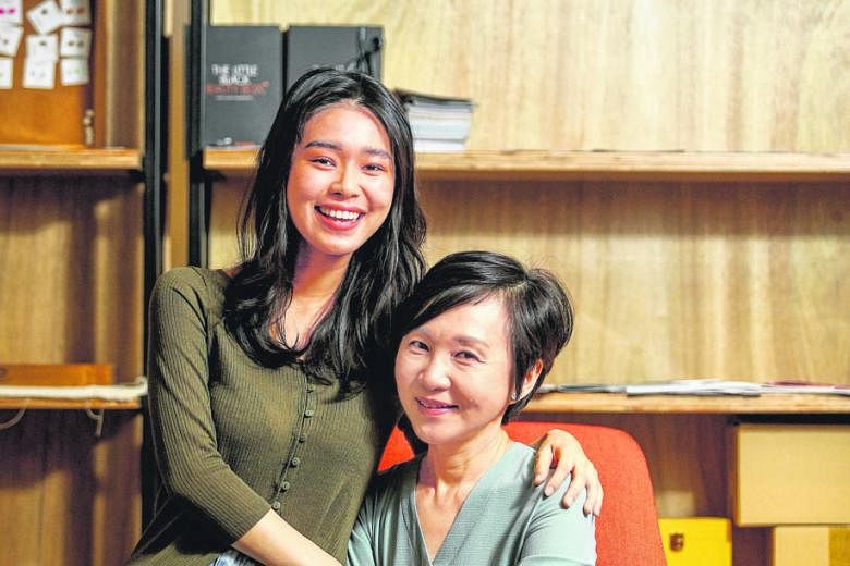 Former Channel 8 compere Lucy Chow's daughter Neo Jia Jing signed with Mediacorp in January and will be an artist when she graduates from university later this year.