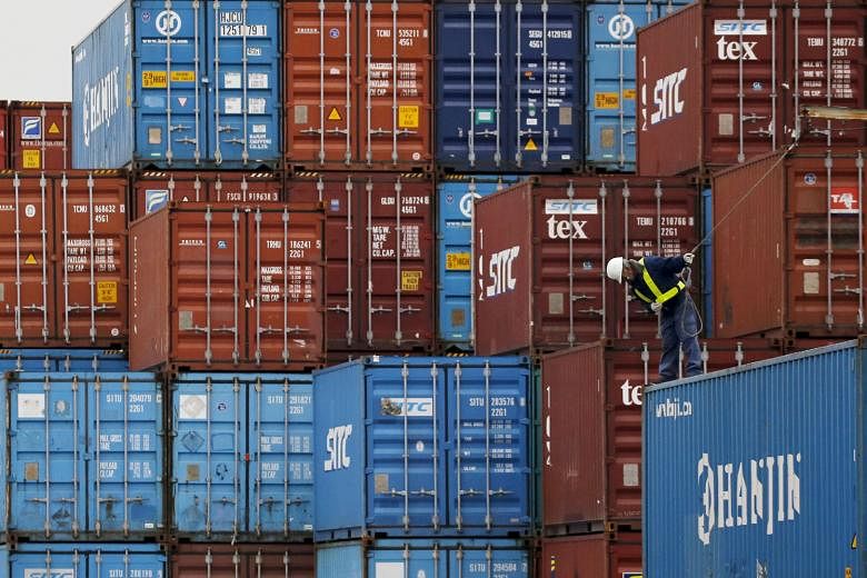 Ministry of Finance data yesterday showed Japan's exports fell 2.4 per cent last month from a year earlier, down for a fifth straight month. Exports to China fell 6.3 per cent last month from a year earlier, down for the second straight month. PHOTO: