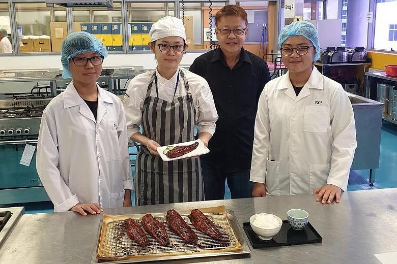 The team from Nanyang Polytechnic and Opal Resources with their version of unagi fillets, made from catfish. The catfish used for this product is a hybrid between the fast-growing African catfish and a strain of catfish that is tastier and often used