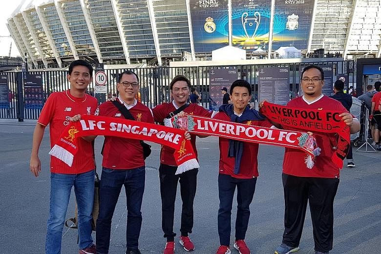 Top, from left: Arsenal fans Tan Si Han, Shaiful Ali Abdul Rahman, Teng Zhi Yan and Leo Sang Fong are in Baku, Azerbaijan, for the Europa League final between Arsenal and Chelsea. PHOTO COURTESY OF SHAIFUL ALI ABDUL RAHMAN Above: Liverpool fans, incl