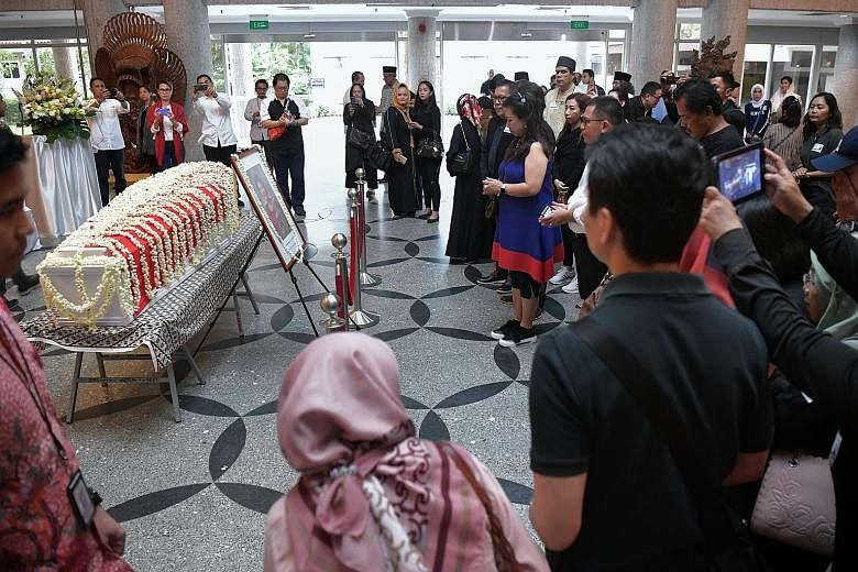 Members of the public at Mrs Ani Yudhoyono's wake yesterday. She will be buried at the Kalibata Heroes Cemetery in Jakarta today. Former Indonesian president Susilo Bambang Yudhoyono walking beside the casket of his late wife Ani Yudhoyono, on the wa