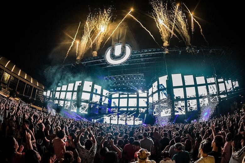 Like last year's event (above), the fourth edition of Ultra Singapore is supposed to be held at the open field next to Marina Bay Sands Tower 1.
