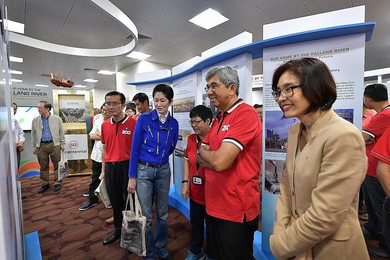 From left: Kolam Ayer Citizens' Consultative Committee chairman Chiang Heng Liang, executive director of the Singapore Bicentennial Office Gene Tan, organising chairman for the Kolam Ayer Bicentennial Project Kiang-Koh Lai Lin, MP for Jalan Besar GRC, Dr 