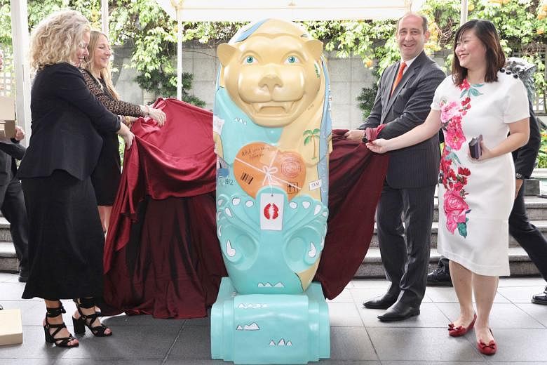 Lion's Pride co-founders Marieke de Zeeuw (front, left) and Diana Francis unveiling the Fullerton Merlion with The Fullerton Heritage general manager Giovanni Viterale and President's Challenge and Community Chest director Priscilla Gan.