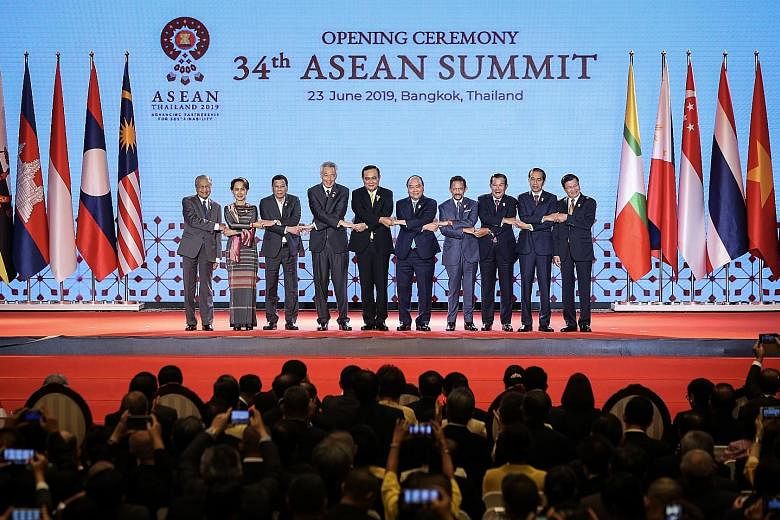Prime Minister Lee Hsien Loong at the 34th Asean Summit in Bangkok yesterday with (from left) Malaysian Prime Minister Mahathir Mohamad, Myanmar State Counsellor Aung San Suu Kyi, Philippine President Rodrigo Duterte, Thai Prime Minister Prayut Chan-