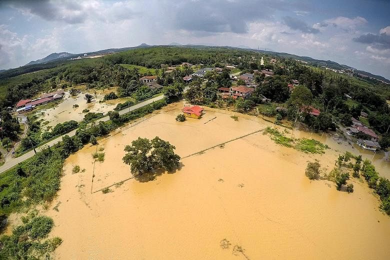 The village of Kampung Tengah in Durian Tunggal, in Melaka's Alor Gajah district, was covered in muddy flood waters yesterday after continuous rain that began on Sunday morning. Several districts in the Malaysian state have been hit by flash floods, 