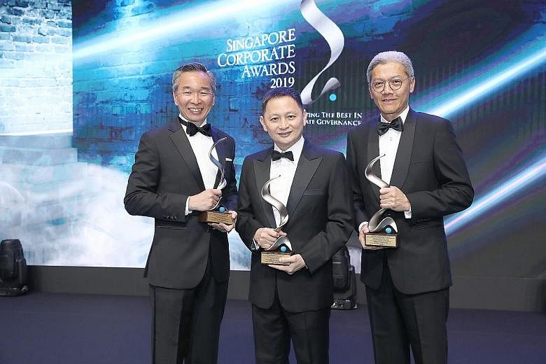 Chief executives of firms in different categories by market capitalisation were also honoured at the Singapore Corporate Awards 2019 last night. From far left: Mr Lui Chong Chee (Far East Orchard), Mr Goh Choon Phong (Singapore Airlines), and Mr Lee 
