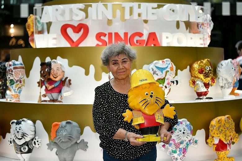 Madam Margaret Tan helped paint the Singa figurine representing TV sitcom character Phua Chu Kang. ST PHOTO: LIM YAOHUI