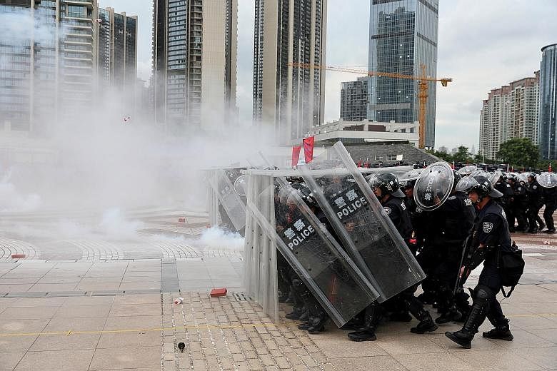 Police officers taking part in an anti-riot drill in Shenzhen, Guangdong province, yesterday. While analysts believe Beijing will not send in the troops to restore order, it has sent signals that the military option is on the table to deal with the p