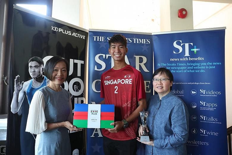 July's ST Star of the Month winner Daryl Ho receiving his award from Jennifer See (left), managing director F&N Foods Pte Ltd, and Lee Yulin, ST sports editor. The 1.87m standout helped Singapore edge out Latvia 15-12 in the bronze play-off to earn a hist