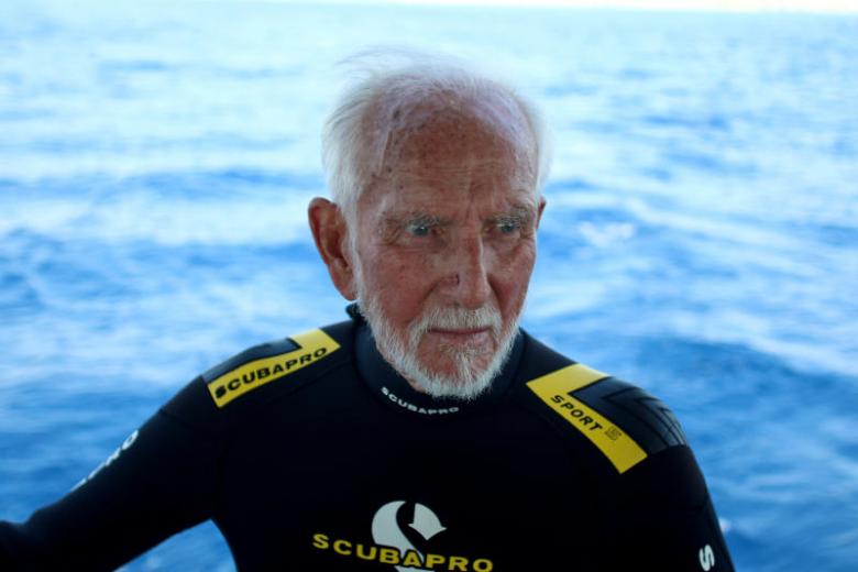 World War II veteran Ray Woolley breaks own scuba diving record at age 96 The Straits Times