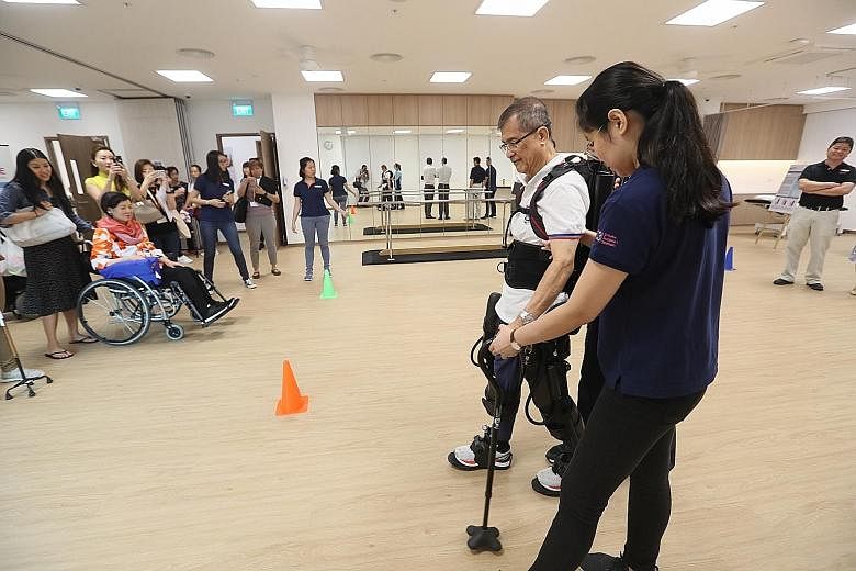 A patient undergoing therapy at a centre run by voluntary initiative Stroke Support Station. According to the Singapore Stroke Registry Annual Report 2016, there were more than 7,000 stroke cases in Singapore that year. PHOTO: LIANHE ZAOBAO