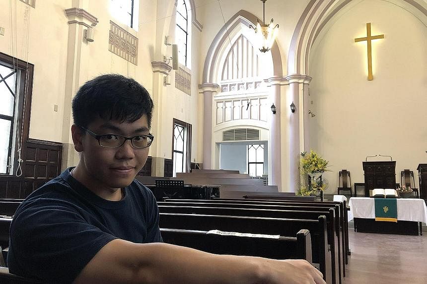 A shipment of Taiwanese pomelos bound for Hong Kong, inscribed with encouraging messages to the protesters, from the parishioners of Che-Lam Presbyterian Church in Taipei. The donation drive was initiated by church administrator Alex Ko (left). ST PH