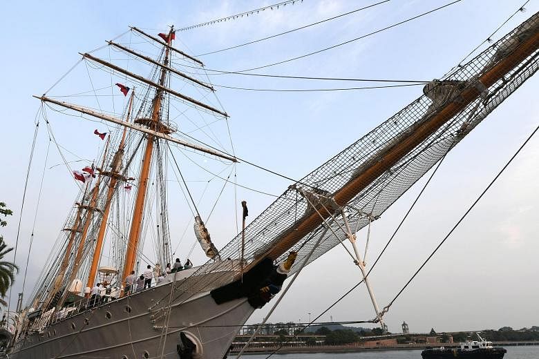 Members of the public now have the chance to board one of the largest tall ships in the world. The Esmeralda of the Chilean Navy is now docked at VivoCity Promenade. It will be open to visitors both today and tomorrow, from 10am to 6pm. It is the thi