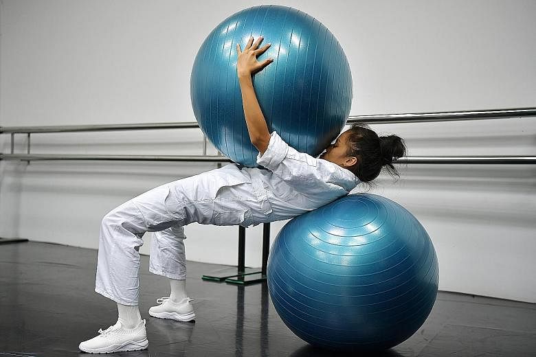 In Being, And Organs, dancer Pichmutta Puangtongdee aims to balance herself atop two exercise balls to depict her uneasy navigation between humanity and technology.