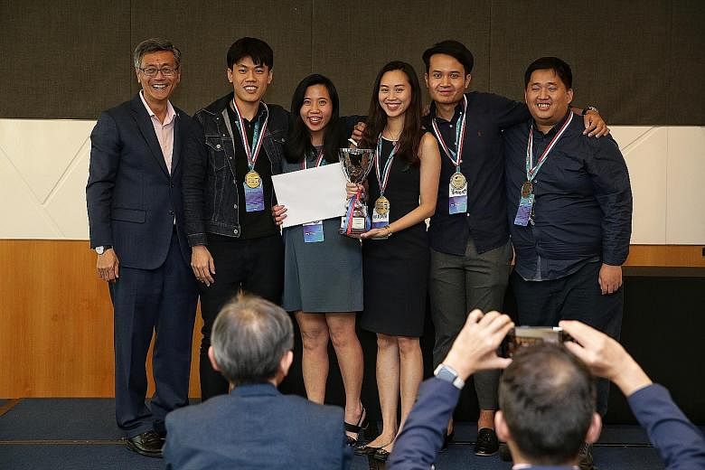 NUS president Tan Eng Chye (far left) with members of NUS' 5 Peas in a Pod - (from left) Mr Xavier Xie, 24, Ms Rebecca Tan, 25, Ms Victoria Teo, 22, Mr Vincent Leow, 24, and Mr Teo Kai Cheng, 26. The team, from the NUS School of Computing, was one of