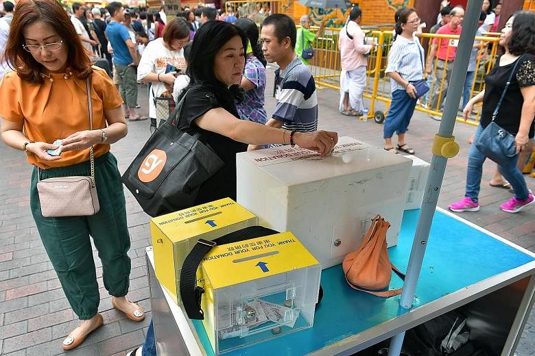 A spot check by the Commissioner of Charities' office at the Kwan Im Thong Hood Cho Temple in Waterloo Street yesterday morning found that donation boxes from a charity had been left unsupervised and were not secured to the booth, putting them at ris