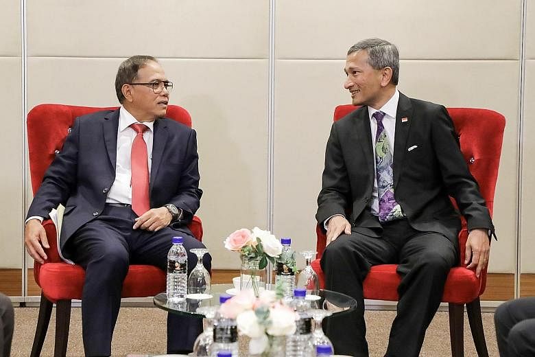 Singapore Foreign Minister Vivian Balakrishnan meeting Pahang Menteri Besar Wan Rosdy Wan Ismail in the Malaysian state yesterday.
