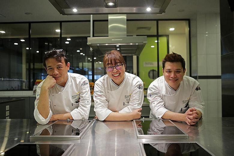 Looking and tasting like artichoke, the dish Art De Choke was reconstructed from an extraction of the outer layers of the vegetable and formed using goma gellan gum. (From far left) Culinary institution At-Sunrice GlobalChef Academy's Aaron Goh, Gn Y