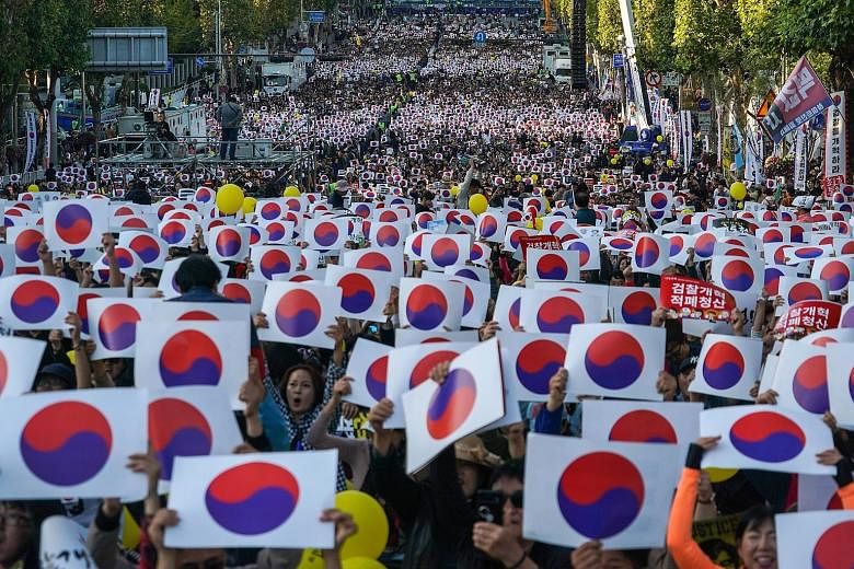 Supporters of Justice Minister Cho Kuk, taking to the streets in Seoul on Saturday. His supporters insist that the allegations against him are exaggerated by the opposition and believe that the prosecution is trying to bring him down so as to stop hi