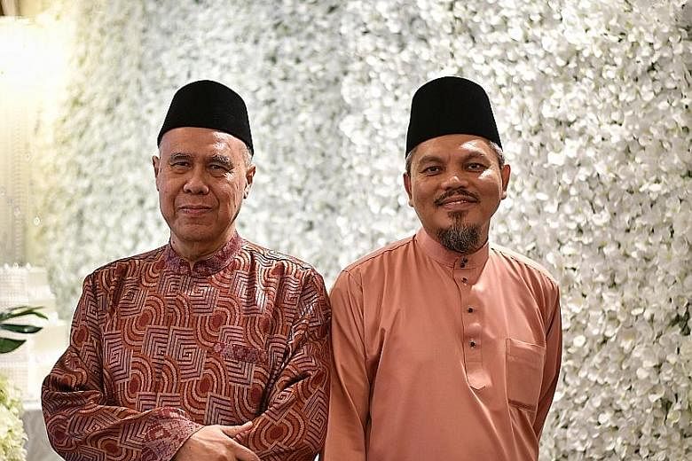 Ustaz Syed Ahmad Syed Mohamed (at left), who has been the Registrar of Muslim Marriages for 14 years, will be succeeded by Ustaz Nor Razak Bakar, who has been deputy registrar and a marriage solemniser for 20 years.