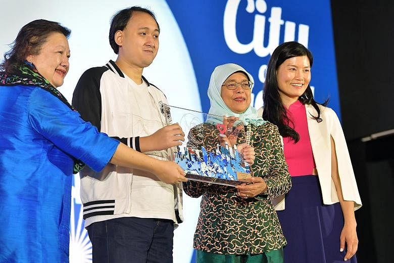Mr Faris Wong, an artisan from social enterprise Personalised Love, presenting a token of appreciation that he worked on with two others to President Halimah Yacob at the launch of the National Volunteer and Philanthropy Centre's new vision yesterday