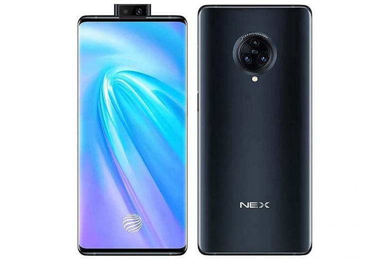 The Oled screen of the Vivo Nex 3 is bright enough to use under direct sunlight.