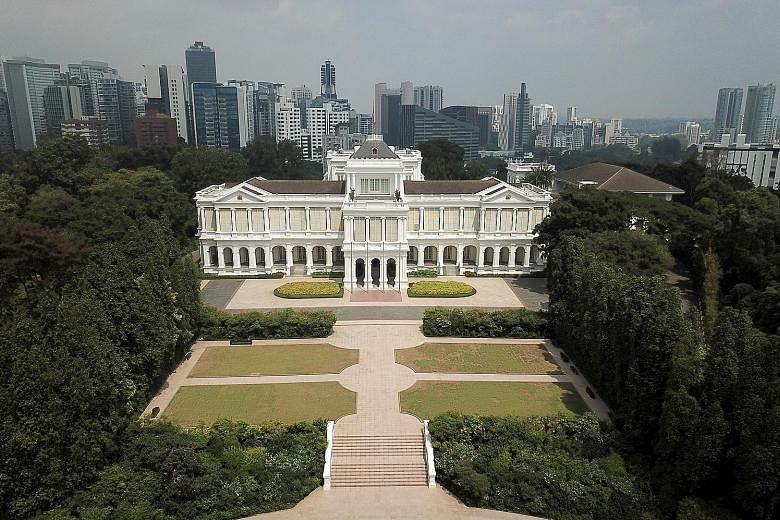 The Istana's main building, similar to many 18th-century neo-Palladian-style buildings designed by the British, sits atop a hill around 40m high. The Ceremonial Plaza in front of the Istana's main building, where formal ceremonies are held to welcome